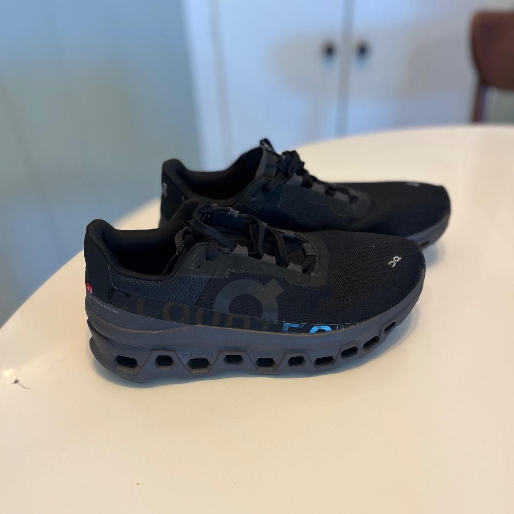 ON Women's Black Athletic Shoes